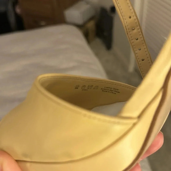 Franco Sarto Ivory Open Toe Platform Sandals Size 8 GUC - Picture 5 of 5